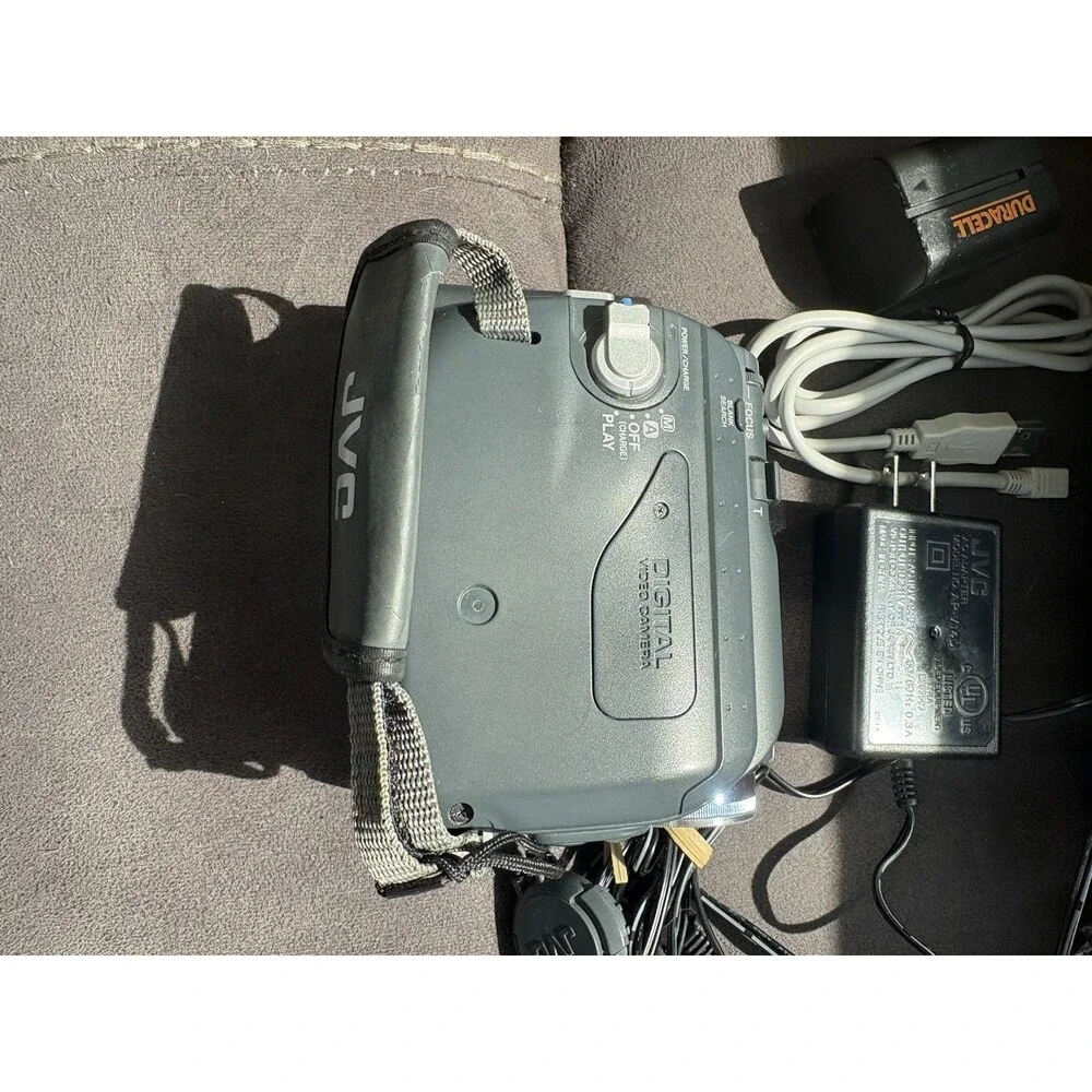 JVC GR-D93U MiniDV Digital Camcorder Bundle Tested Working w/ Bag Batteries
